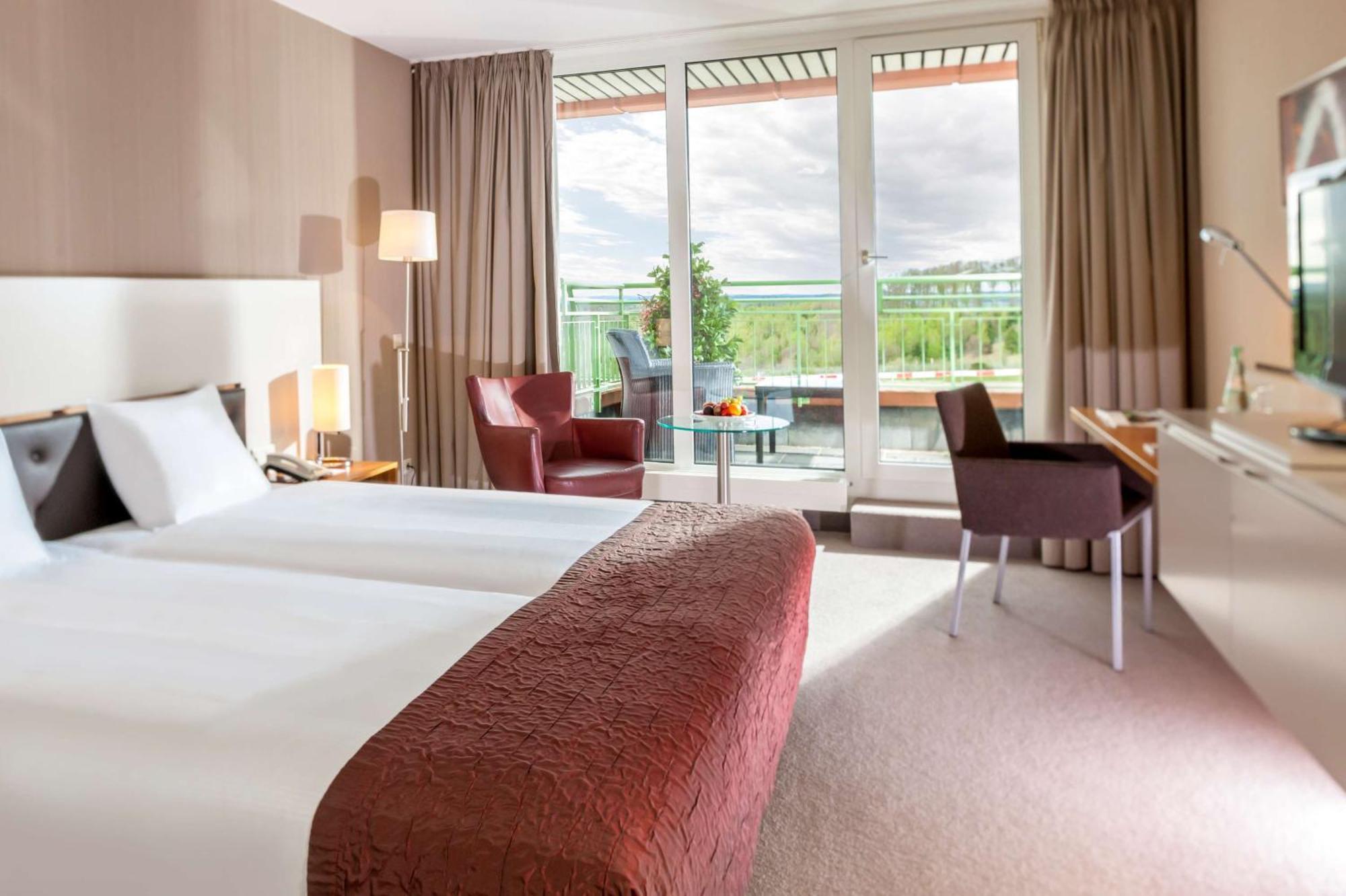Hotel Dorint Am Nuerburgring Hocheifel Esterno foto