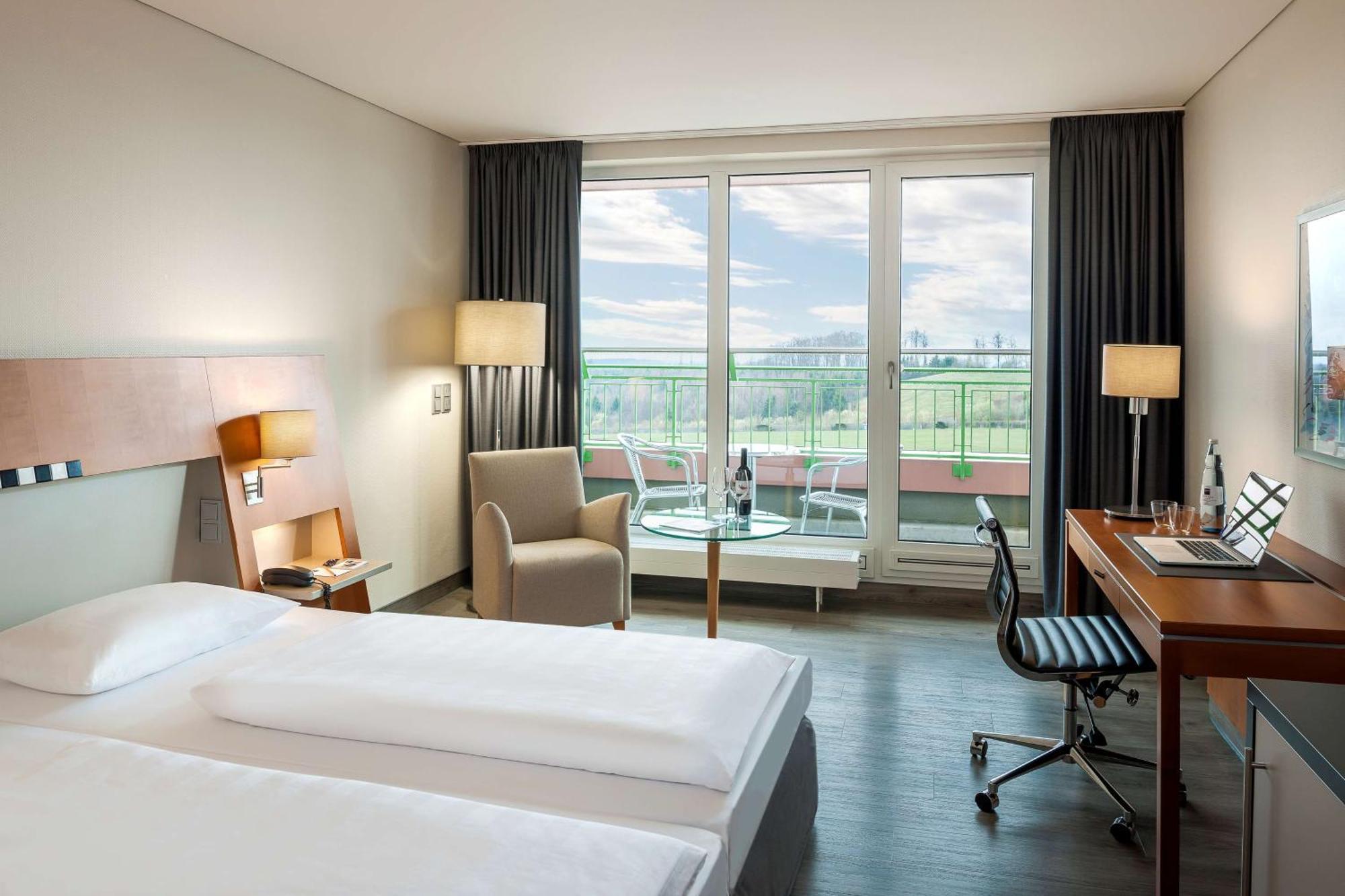 Hotel Dorint Am Nuerburgring Hocheifel Esterno foto